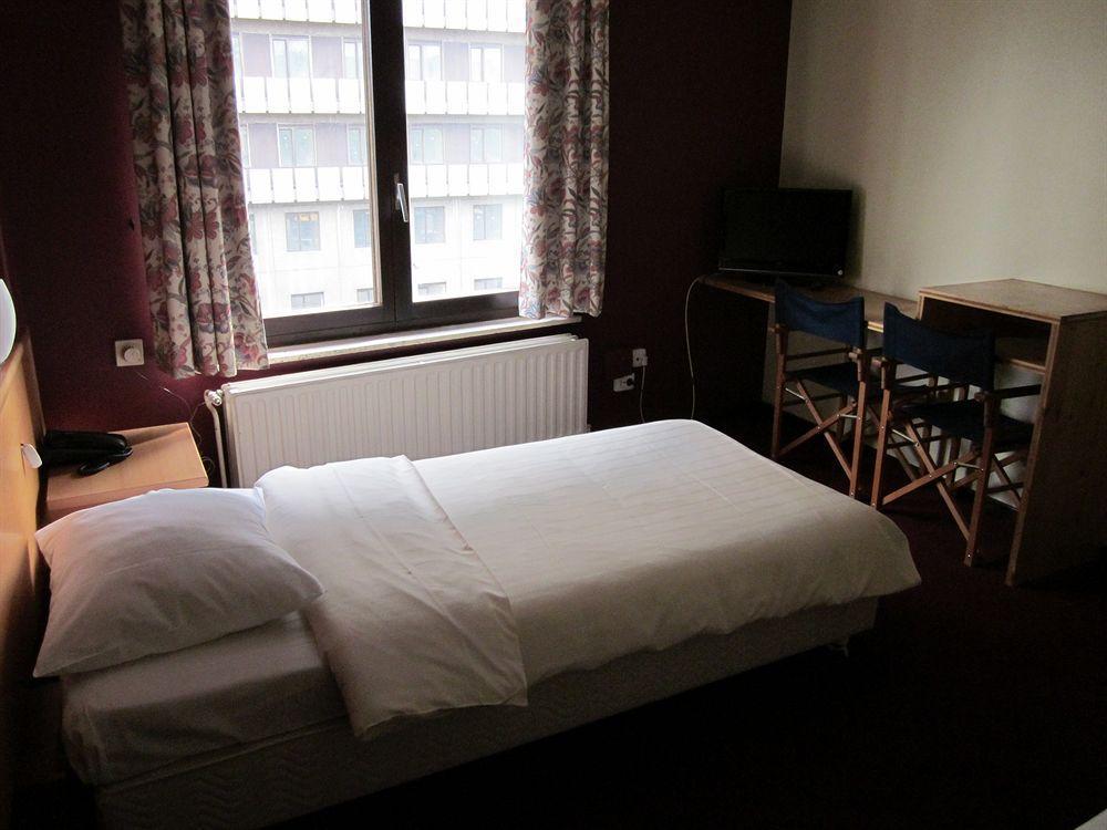 Cube Hostel Льовен Екстериор снимка