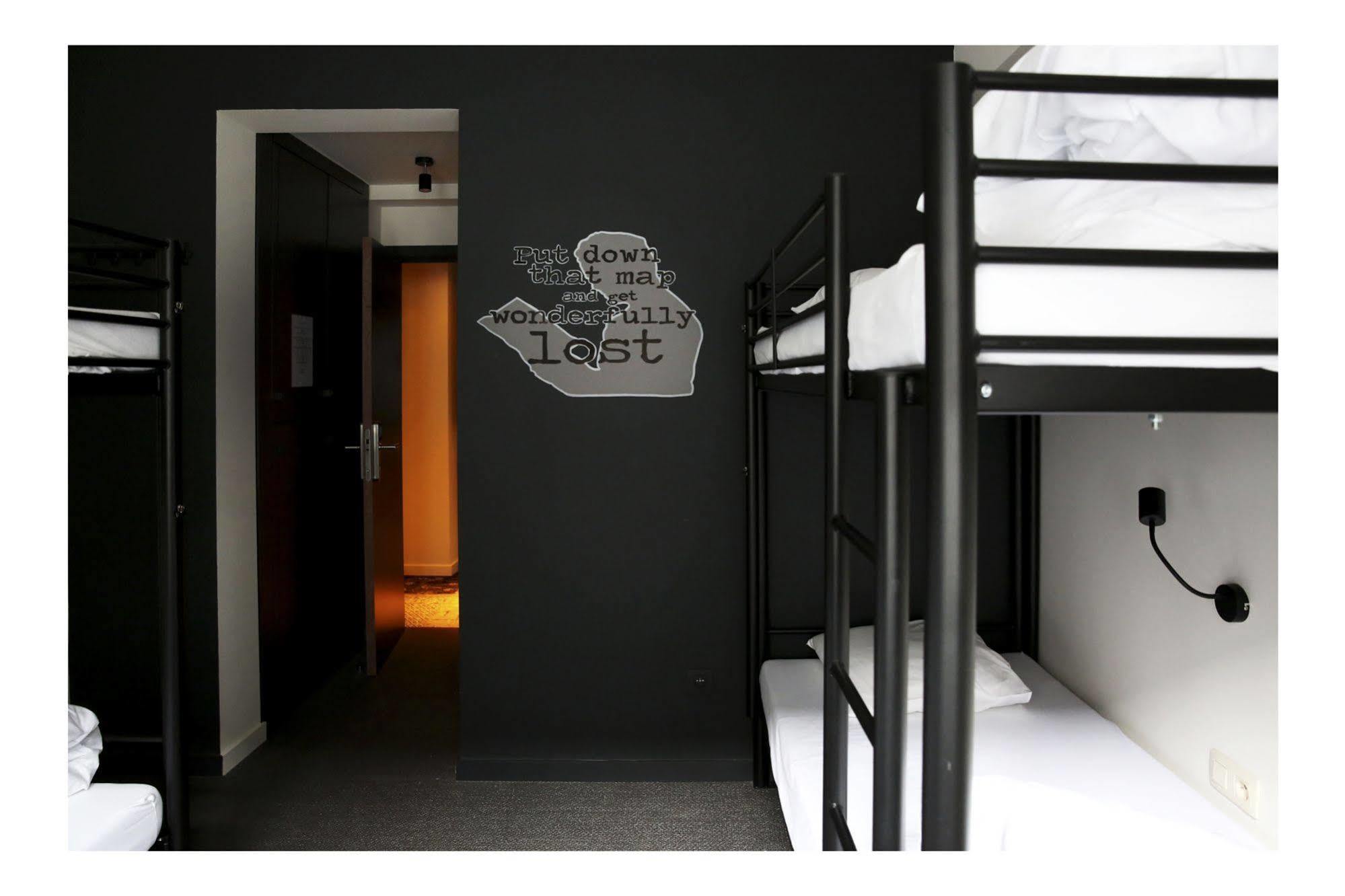 Cube Hostel Льовен Екстериор снимка