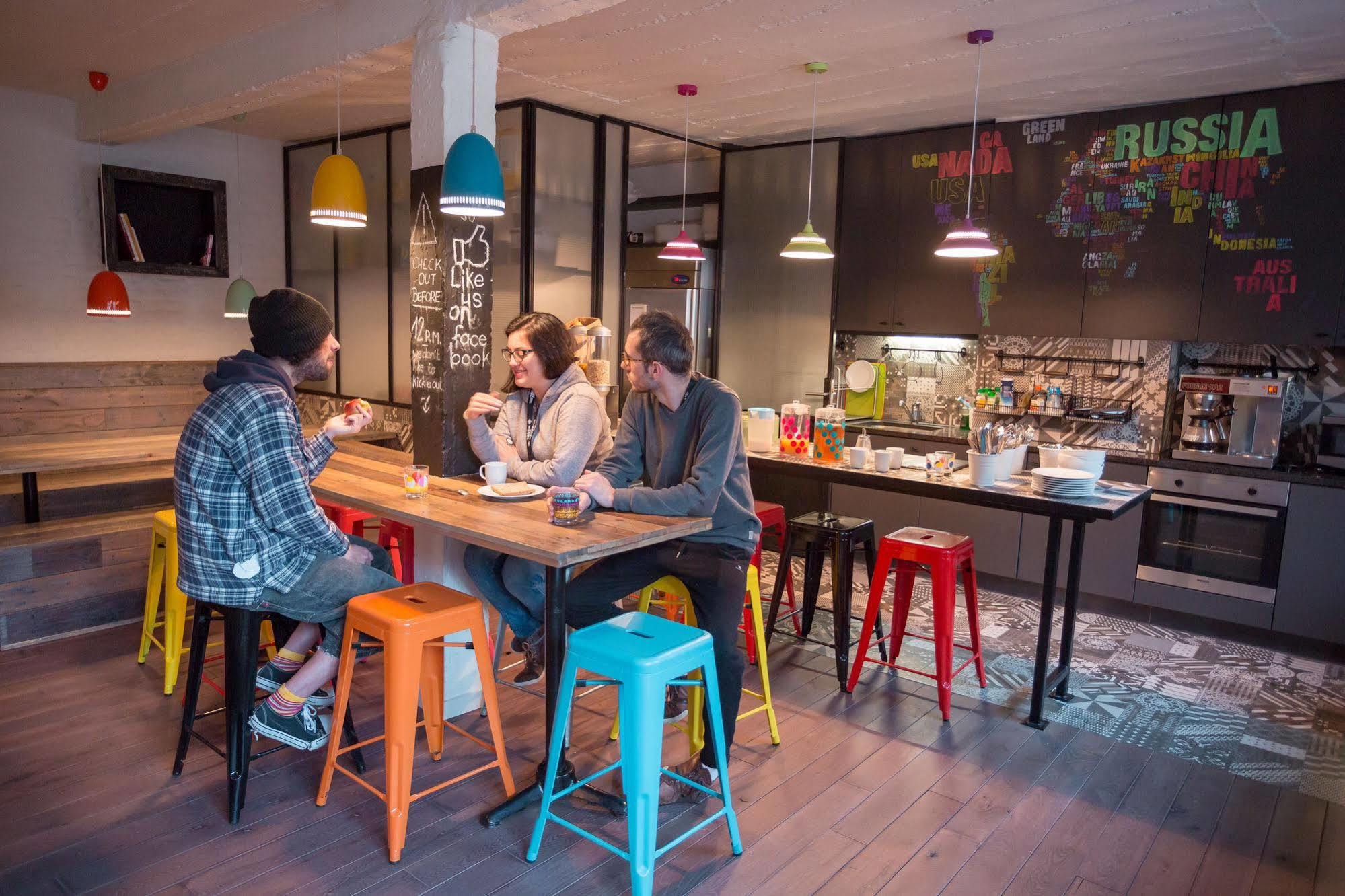 Cube Hostel Льовен Екстериор снимка