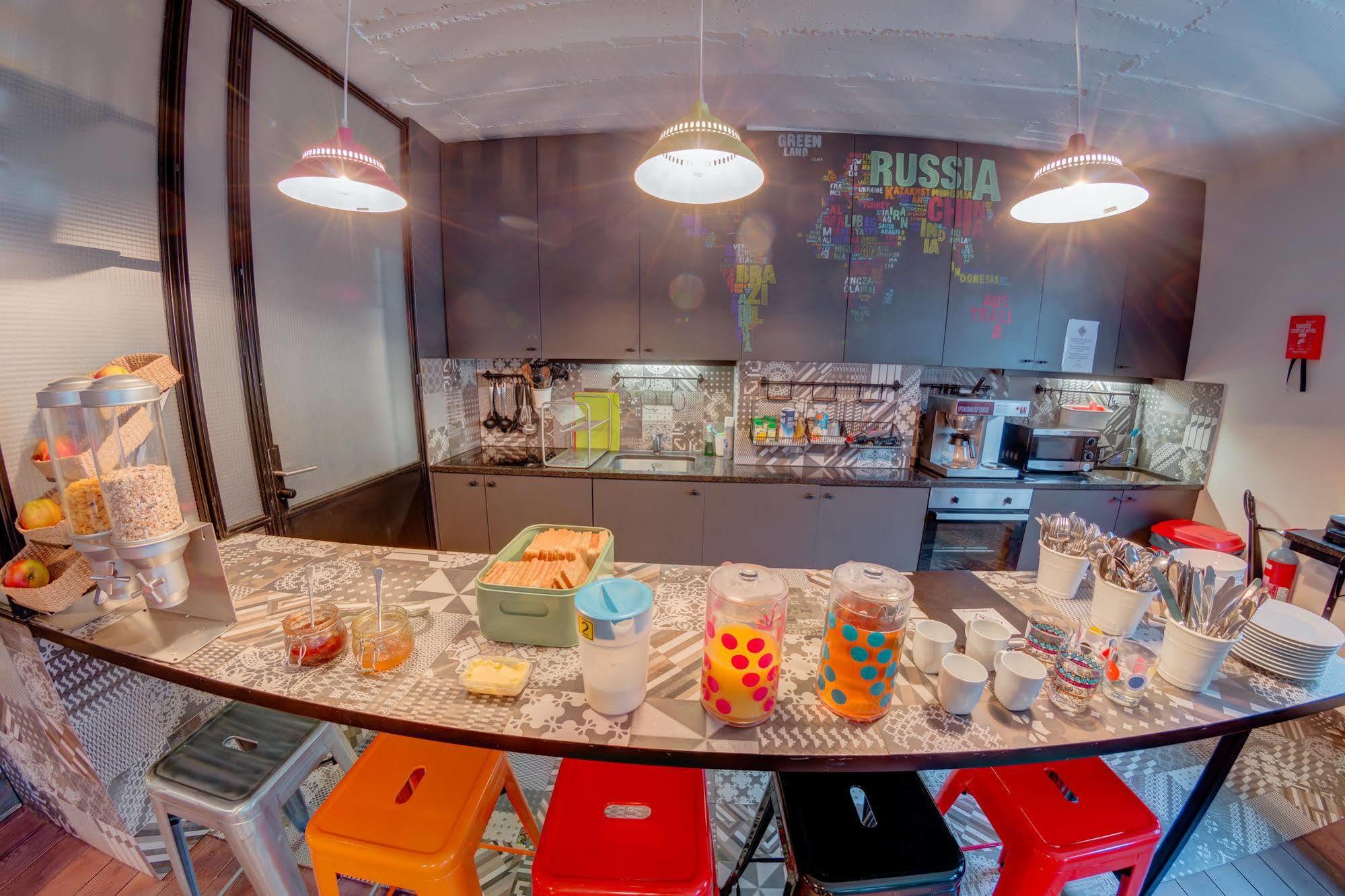 Cube Hostel Льовен Екстериор снимка