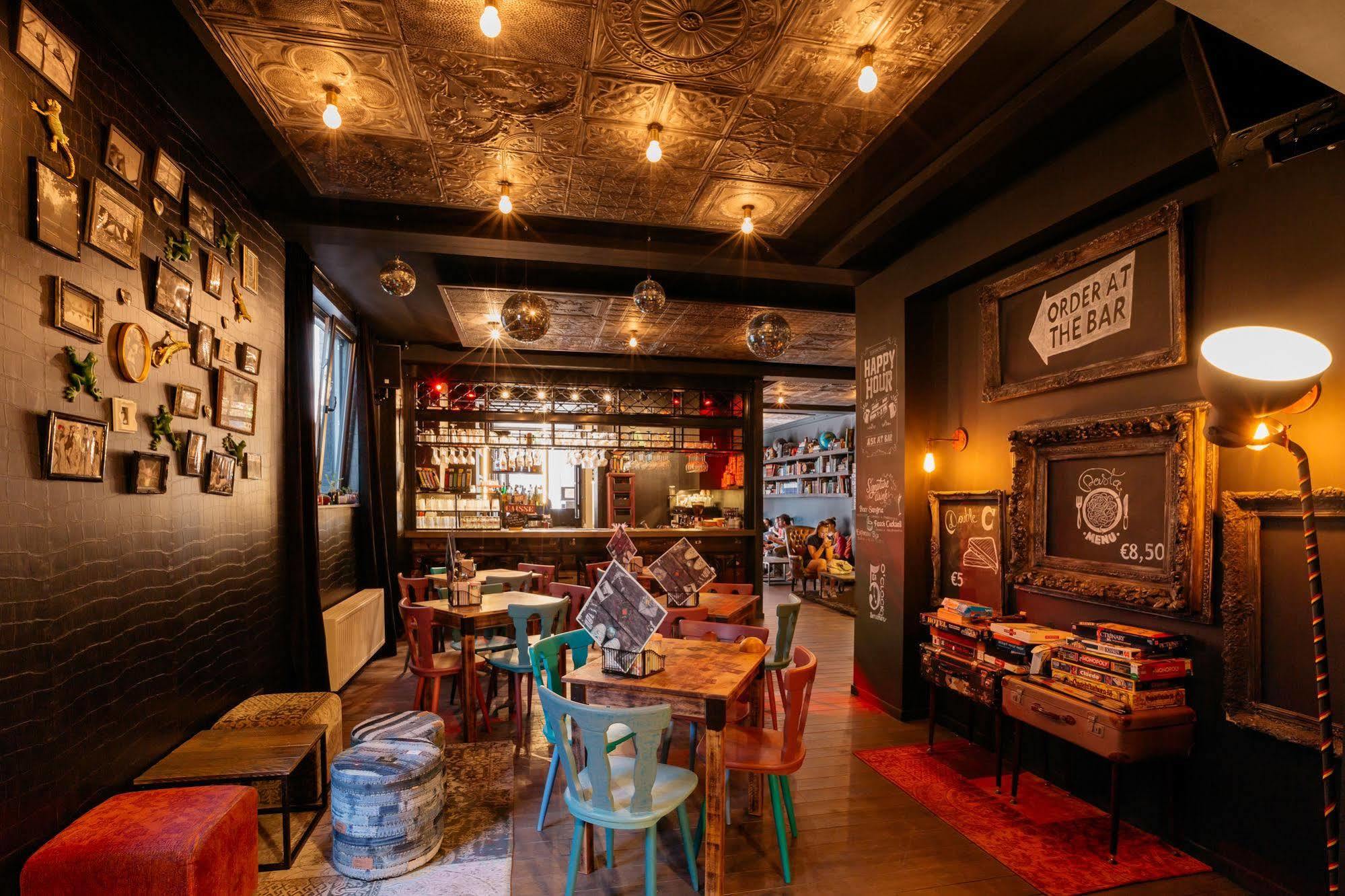 Cube Hostel Льовен Екстериор снимка