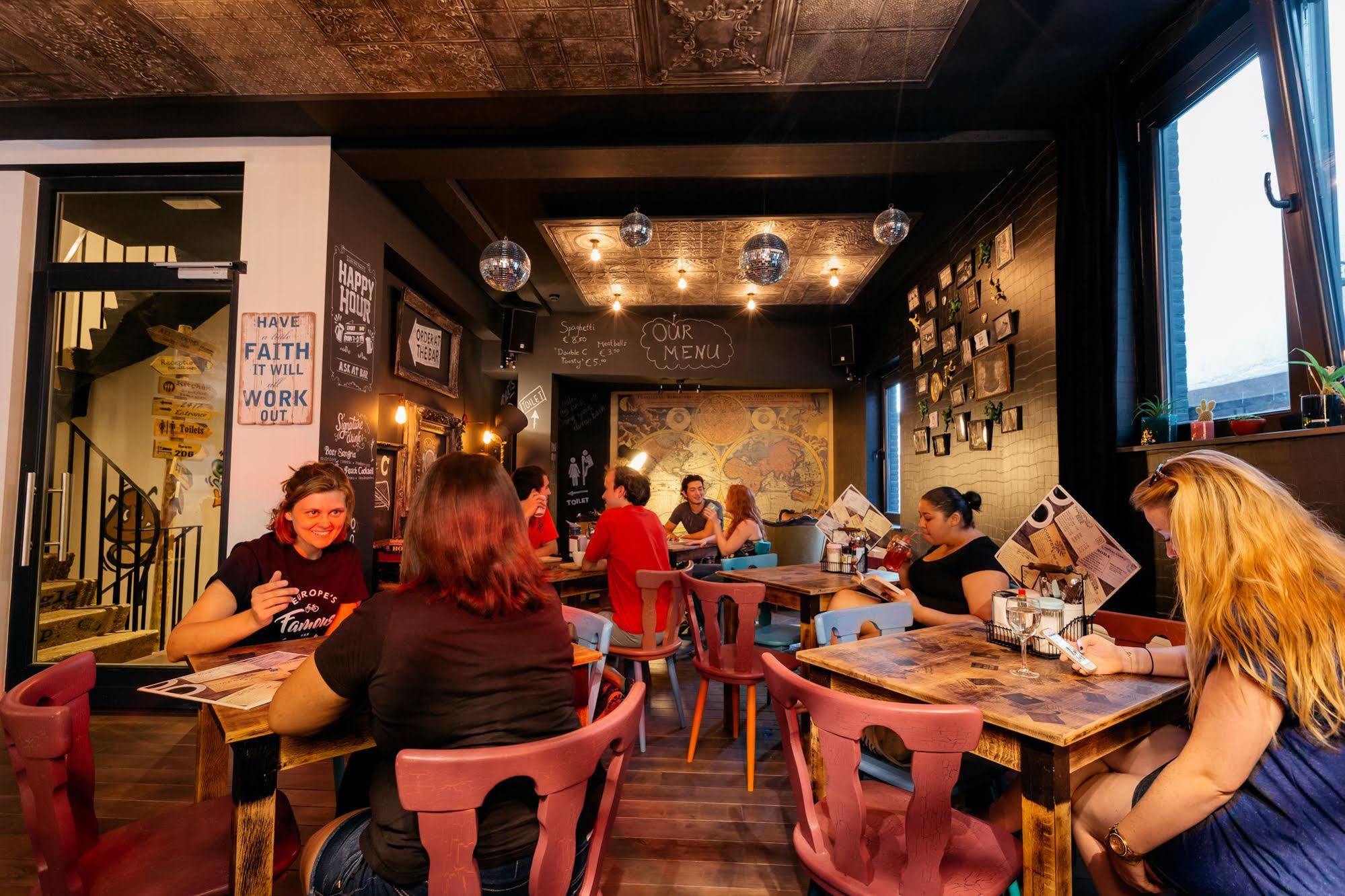 Cube Hostel Льовен Екстериор снимка