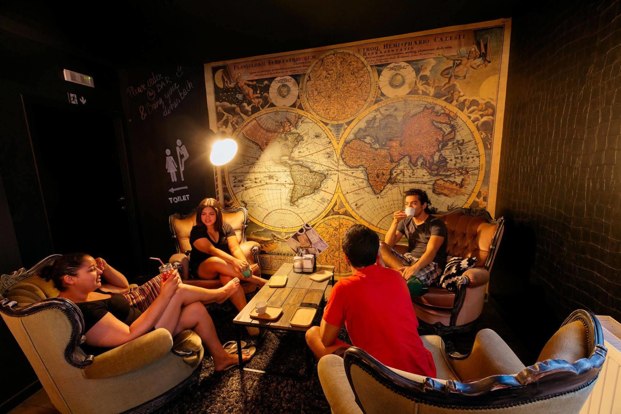 Cube Hostel Льовен Екстериор снимка