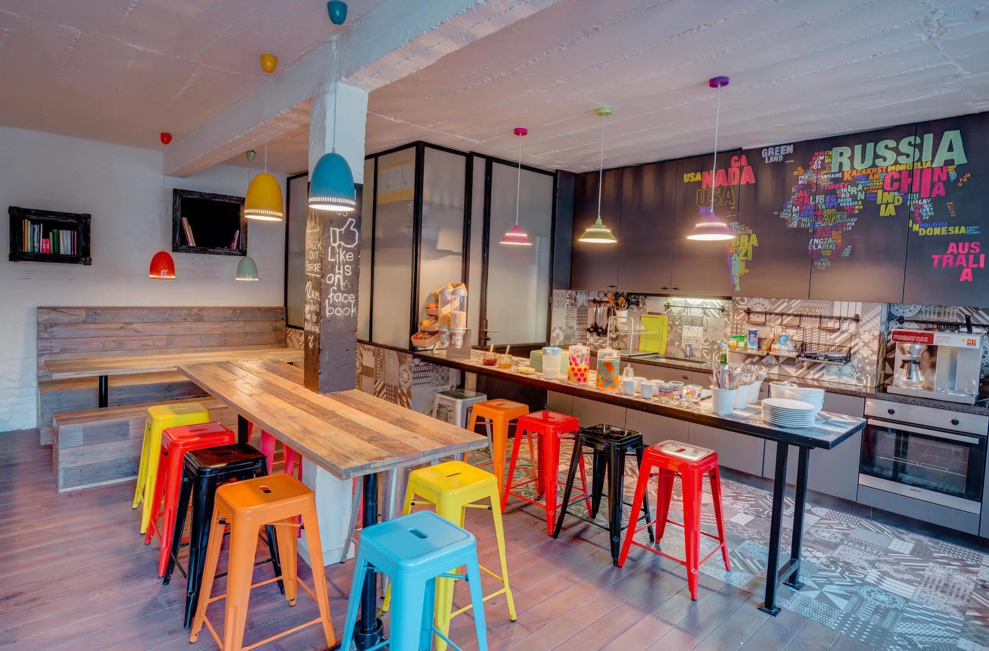 Cube Hostel Льовен Екстериор снимка